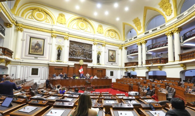 Congresistas presentan iniciativa para derogar ley que favoreció a presidente del Congreso