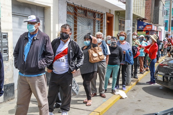 Autoridades agilizan implementación del “vacuna car” en Chimbote 