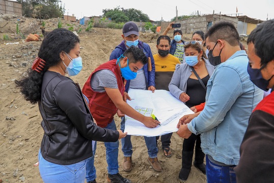 Trece AA.HH de Chimbote serán beneficiados con trabajos de afirmado en en vías de acceso