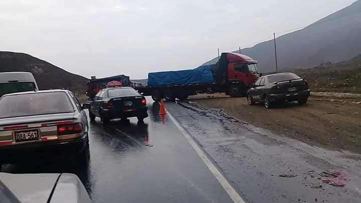 Chimbote: choque de vehículos paralizó el tránsito cerca del túnel de Coishco 