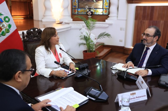 Jefa de Estado se reúne con presidente del Banco de Desarrollo de América Latina