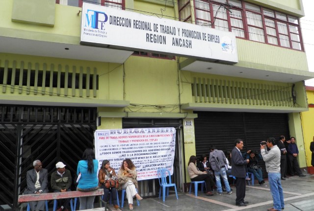 Presidente regional se compromete a pagar deuda a trabajadores de Diretra y Subregión Pacífico‏ 