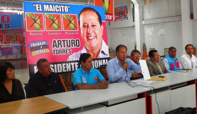 Candidato Arturo Torres denuncia “guerra sucia” a través de redes sociales