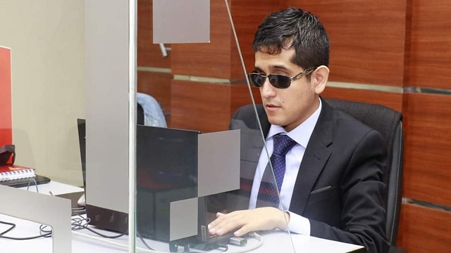 Chimbote: abogado con discapacidad visual se incorpora a la Corte del Santa