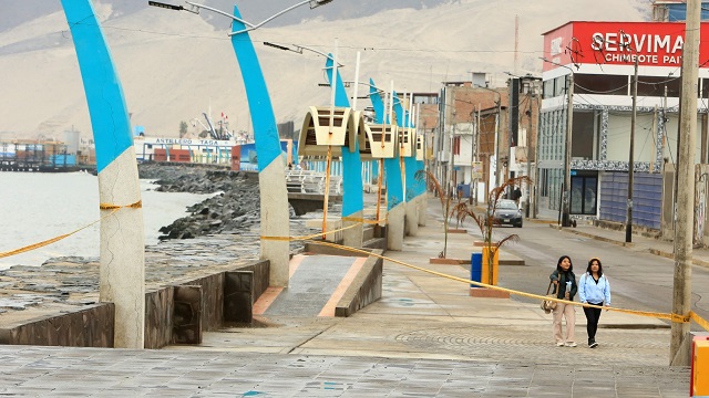 Chimbote: colocan cintas de seguridad en Malecón Grau ante alerta de oleaje anómalo