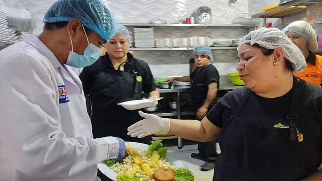 Realizan inspección sanitaria en tres concurridas cevicherías de Chimbote
