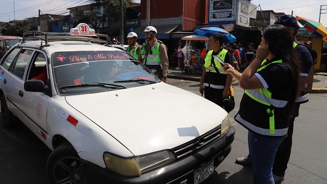 Vehículos de transporte público sin documento en regla son enviados a depósito municipal en operativo