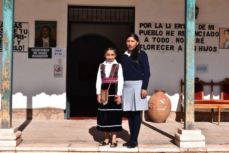 Madres becarias revaloran a sus pueblos indígenas a través de la educación intercultural bilingüe