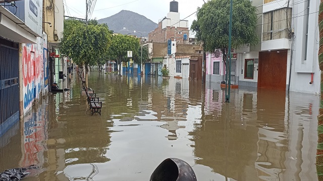 COER reporta 700 casas afectadas, 300 destruidas y 1200 damnificados por lluvias en Chimbote