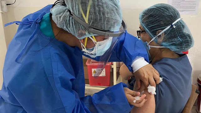 Colocarán vacuna bivalente a personal de Hospital Regional de Nuevo Chimbote