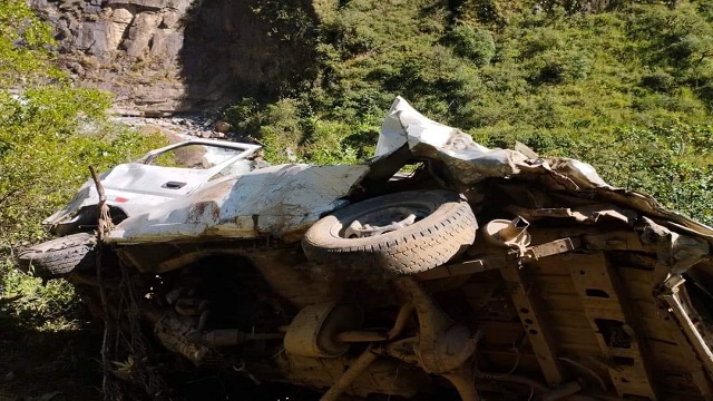 Áncash: 13 muertos y 6 heridos tras caída de miniván a abismo en Pallasca