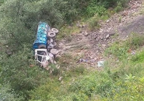 Volquete cae al abismo y conductor pierde la vida en la provincia de Fitzcarrald, en Áncash