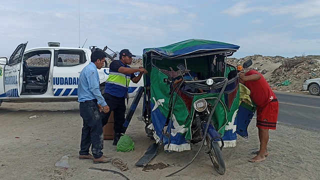 Nuevo Chimbote: camioneta y mototaxi chocan en la Panamericana Norte y tres personas resultan heridas