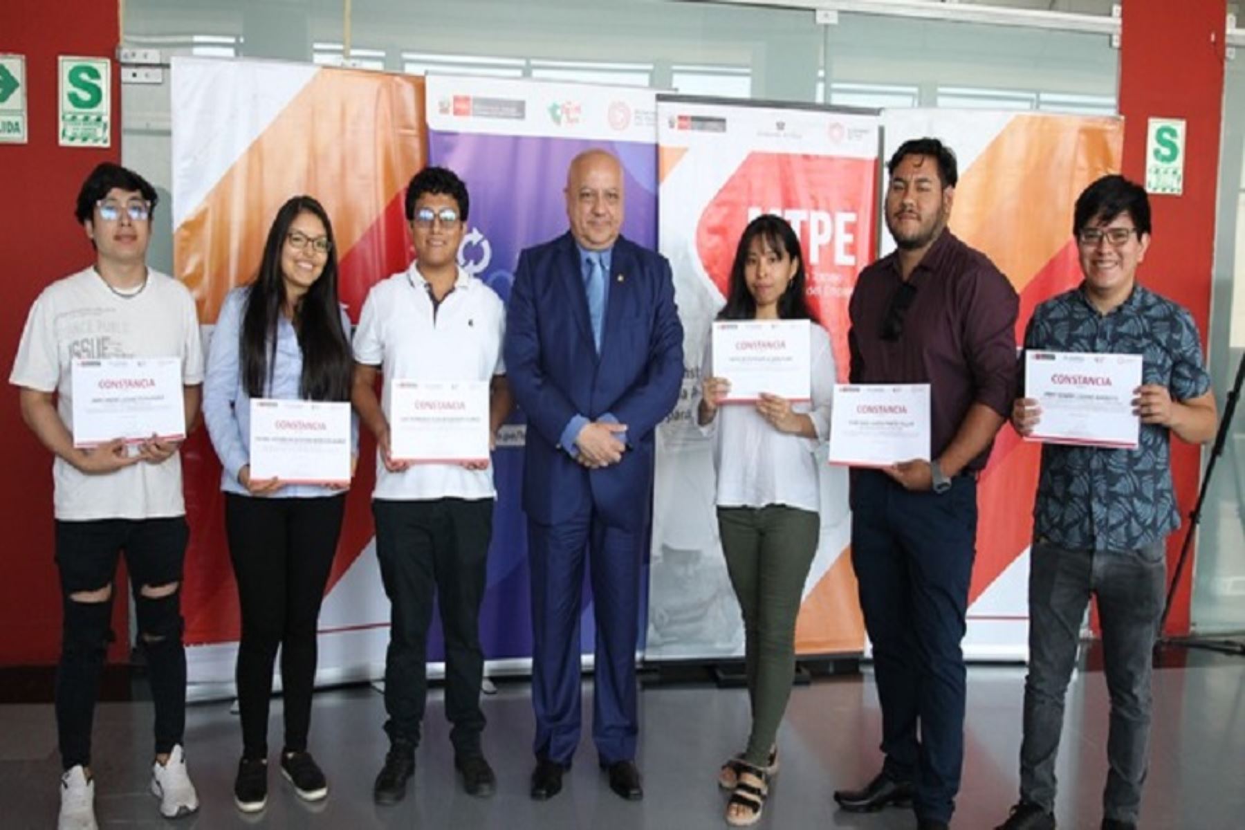 619 beneficiarios de la Beca Jóvenes Bicentenario 3.0 se capacitaron en cursos digitales