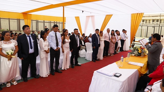 Chimbote: 10 reclusos del penal de Cambio Puente se casan en matrimonio civil Masivo