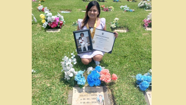 Chimbote: Fiorella Nolasco se gradúa de abogada y lleva su título a la tumba de su padre