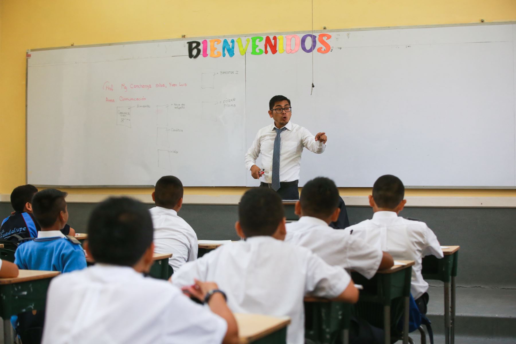 Aprueban pago de bonificación especial a docentes por preparación de clases
