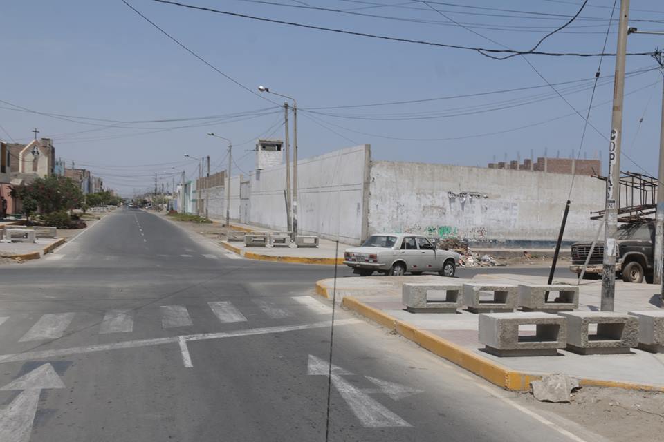 Chimbote: vecinos de “Leoncio Prado” fastidiados por instalación de bancas en frontis de sus viviendas