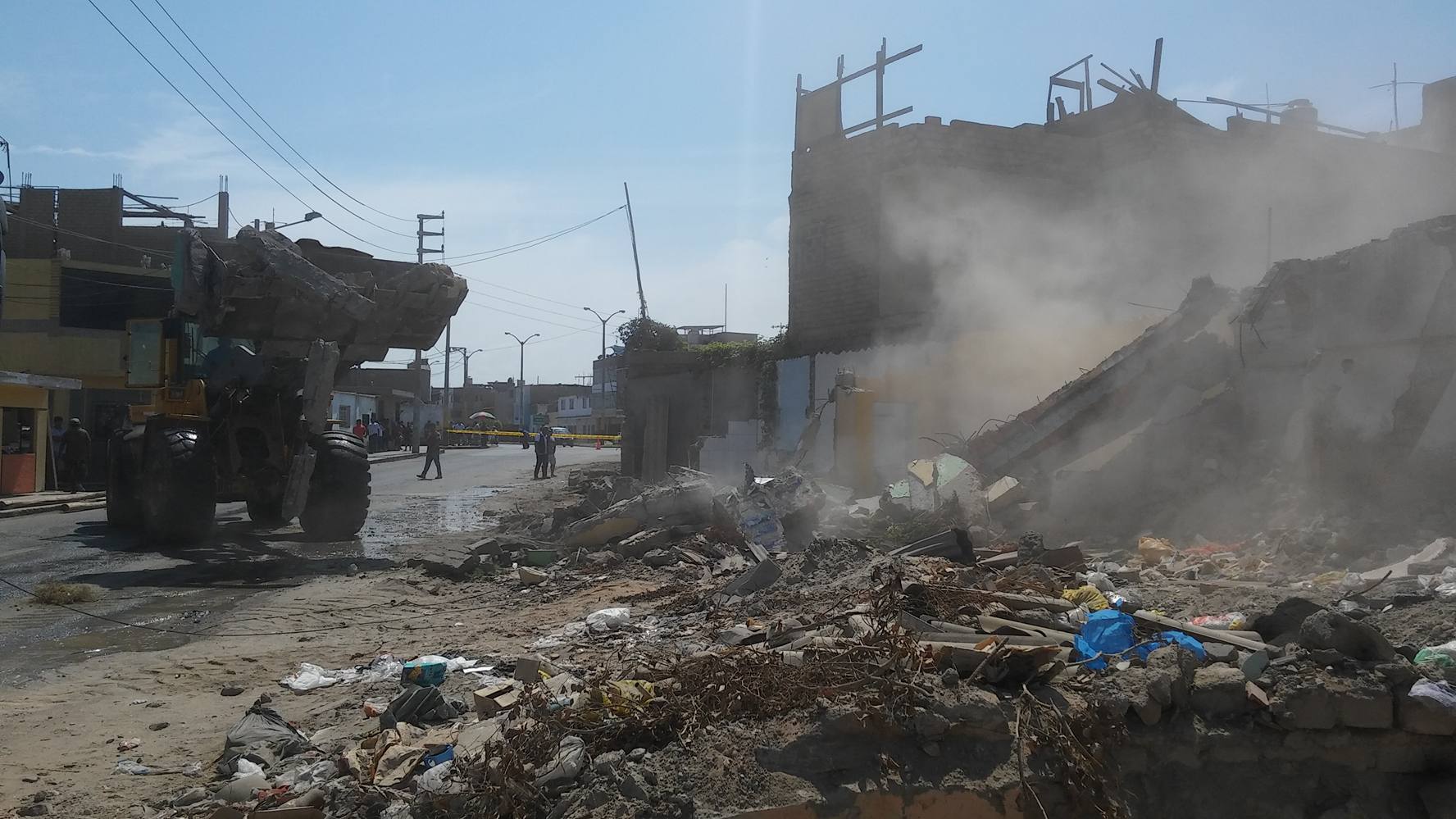 Demuelen más viviendas por donde pasará la anhelada avenida Camino Real de Chimbote