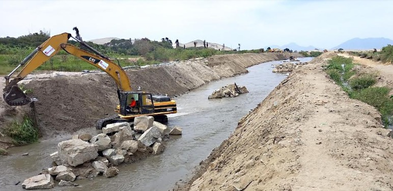 Chimbote: Reconstrucción con Cambios interviene  En ocho puntos críticos del río Lacramarca