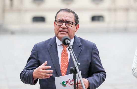 Gobierno aprueba decretos para sancionar a personas que trasladan extranjeros ilegalmente