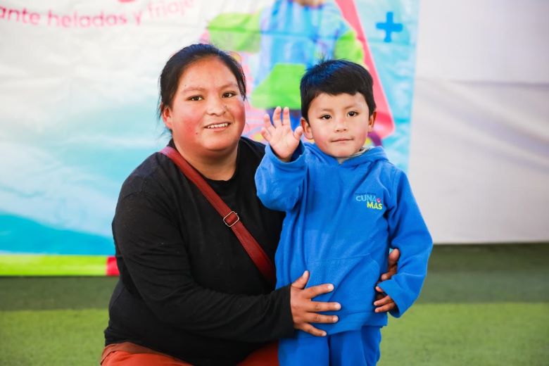 Entregan 100% de kits de abrigo a familias vulnerables frente a temporada de heladas y friaje