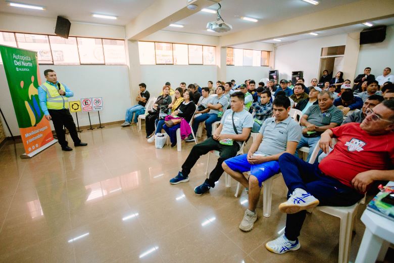 Más de 100 conductores de Virú se capacitan en manejo defensivo para prevenir accidentes