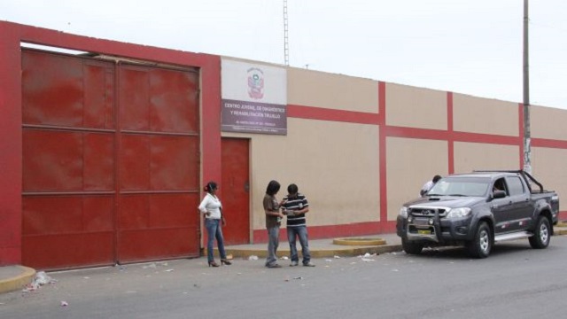 Internan en centro de rehabilitación a adolescente que participó en robo de vehículo en Chimbote