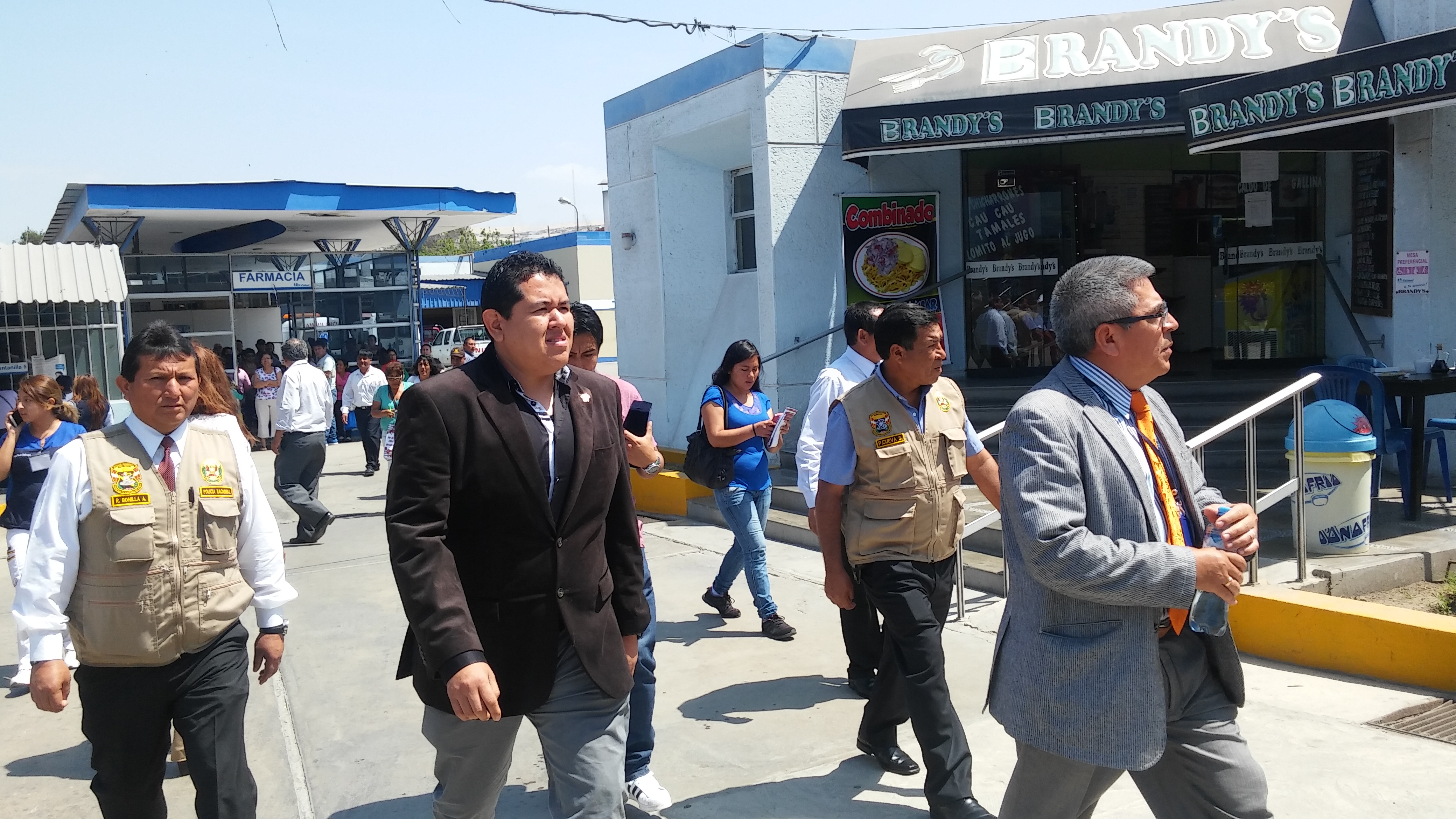 Chimbote: congresista Carlos Dominguez inspecciona instalaciones de hospital III de EsSalud