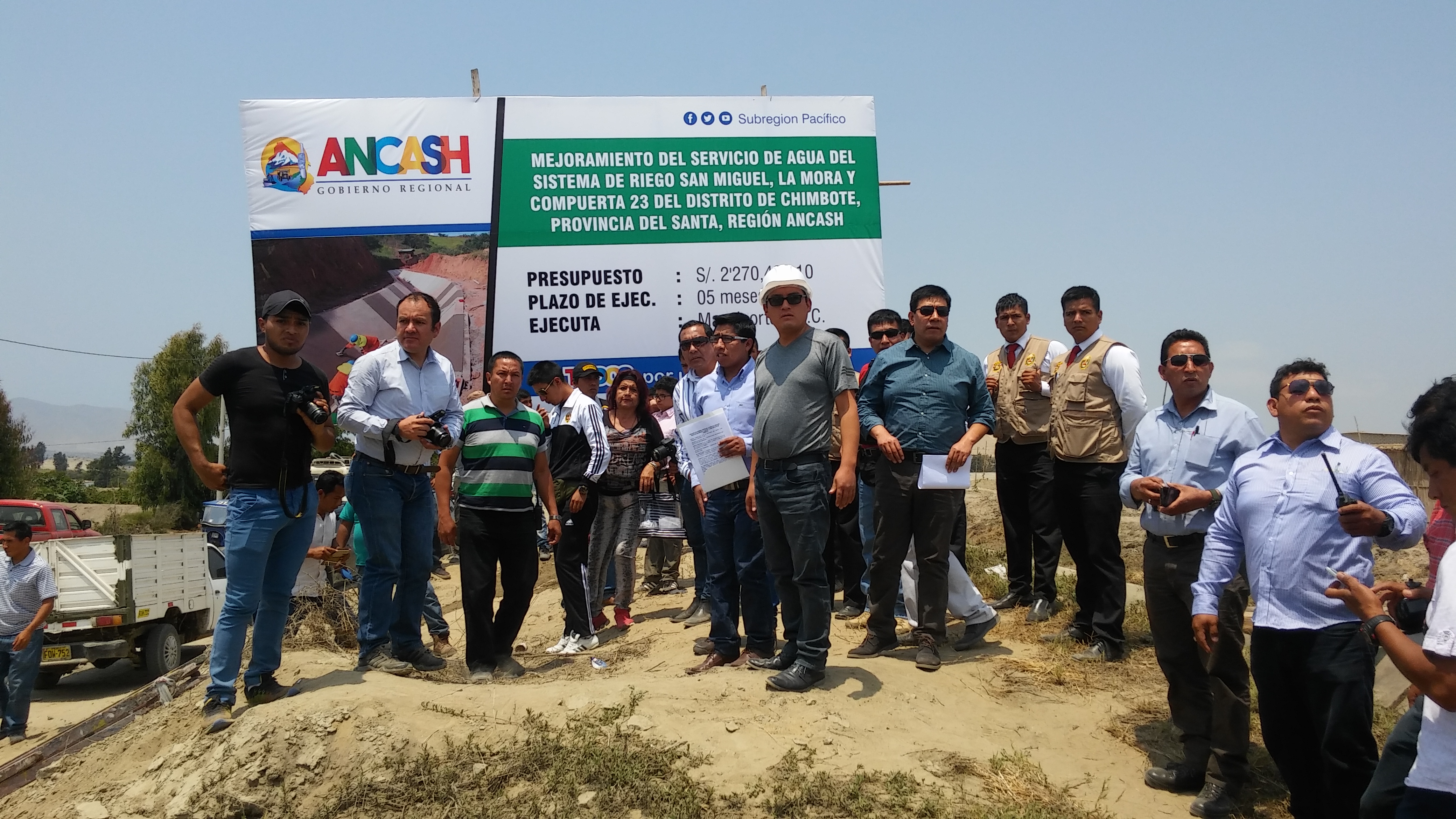 Chimbote: gobernador regional inaugura trabajos de construcción de canales de riego