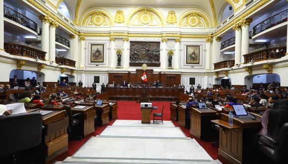 “Mochasueldos” aún son parte de once comisiones