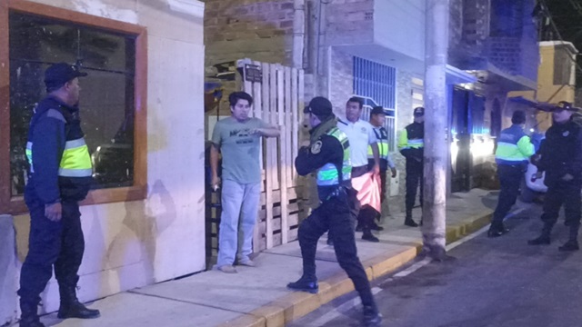 Descontrolado sujeto acuchilla a una joven frente a la puerta de su casa en Nuevo Chimbote