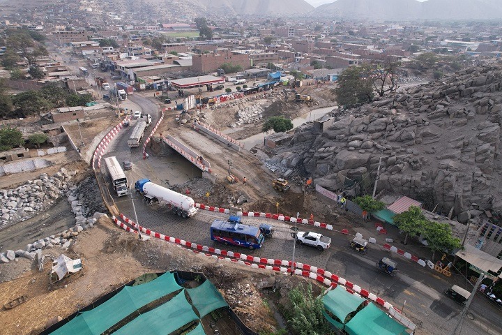  Aunor habilita el pase de vehículos en doble sentido sobre el río Sechín