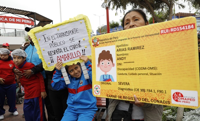 Personas con discapacidad severa deben presentar carné amarillo del Conadis y exigir pase libre en el transporte público