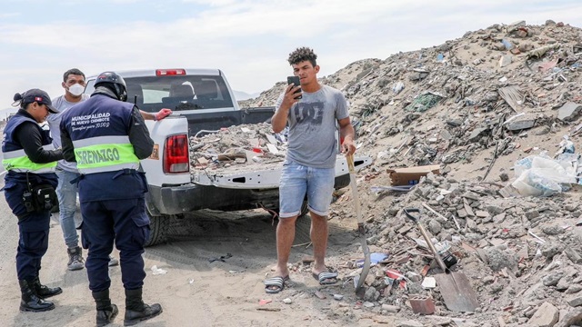 Multan con más de S/ 4900 a ciudadano por arrojar desmonte en la Panamericana Norte
