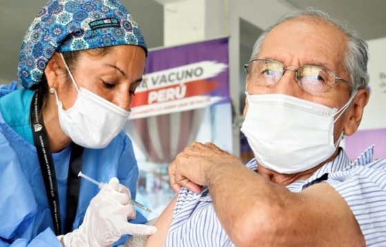 Covid-19: explican por qué es necesario aplicarse la vacuna bivalente este año