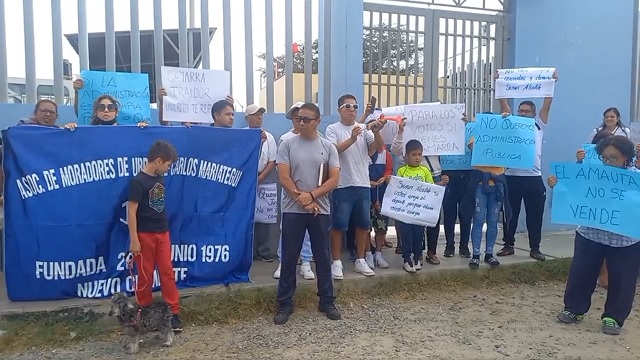 Vecinos protestan para exigir reapertura de complejo deportivo “El Amauta” en Nuevo Chimbote