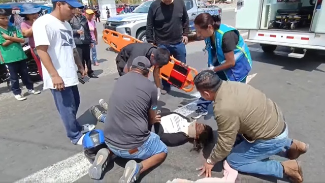 Mototaxi atropella a universitaria en cruce de mercado Los Olivos en Nuevo Chimbote