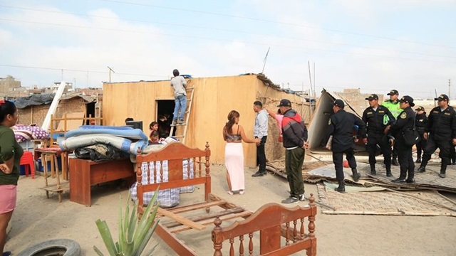 Desalojan más de 400 ranchos instalados en zona de equipamiento en un asentamiento de Nuevo Chimbote