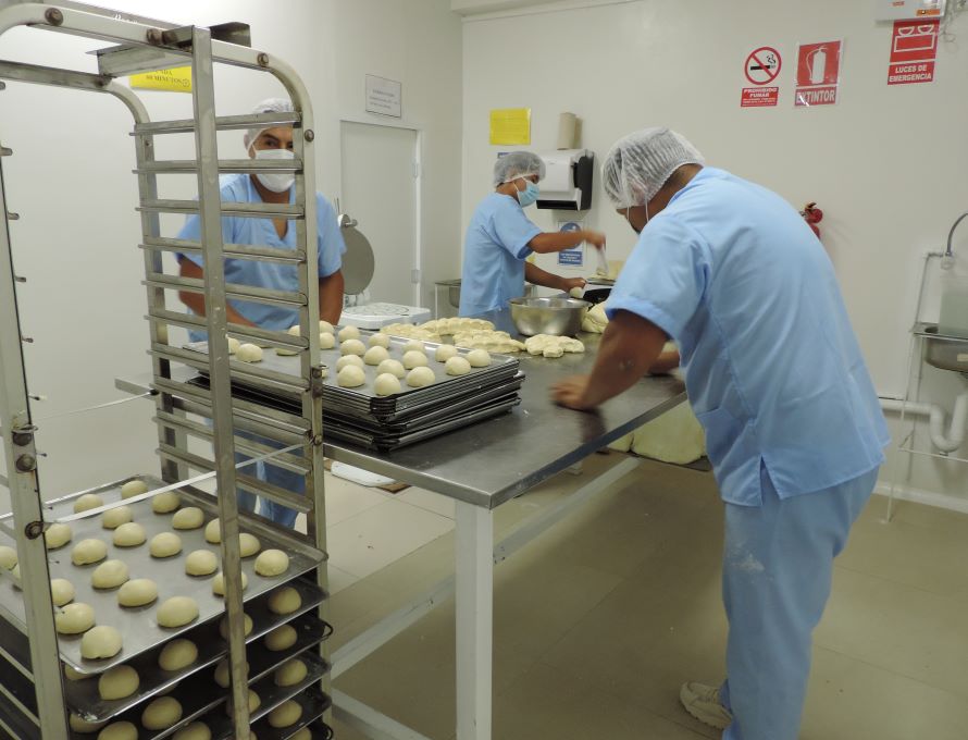 Confirman buena calidad de alimentos para escolares en la planta de producción de Áncash