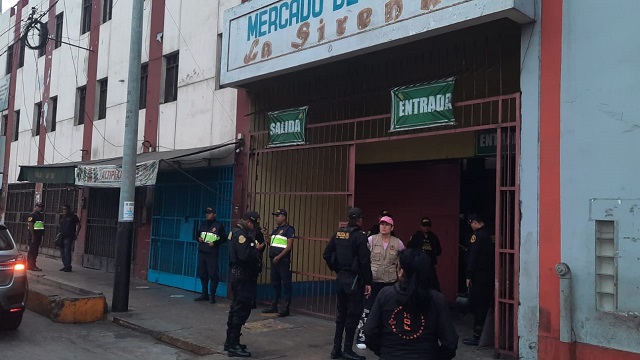 Clausuran mercado de peces “La Sirena” por deuda de más de 400 mil soles