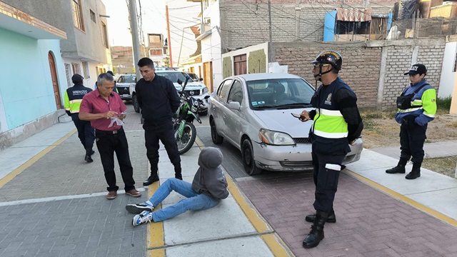 Sujeto es sorprendido intentado robar una motocicleta frente a una vivienda en Nuevo Chimbote