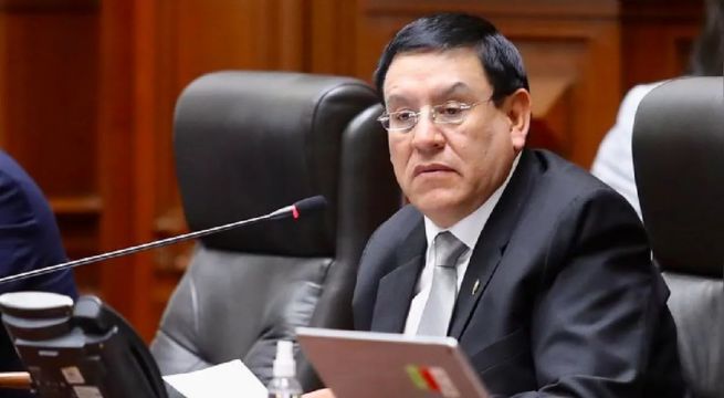  Presidente del Congreso denuncia a periodista de programa dominical por reglaje