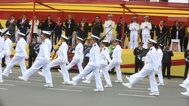 Cientos de chimbotanos disfrutaron del gran desfile cívico-militar en homenaje a San Pedrito