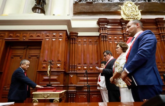  Isaac Mita juró como nuevo congresista por Tacna en reemplazo de la desaforada Betssy Chávez