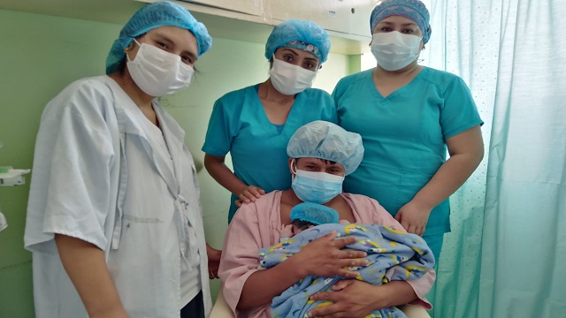 Hospital Regional: 250 padres hicieron contacto piel con piel con su bebé recién nacido