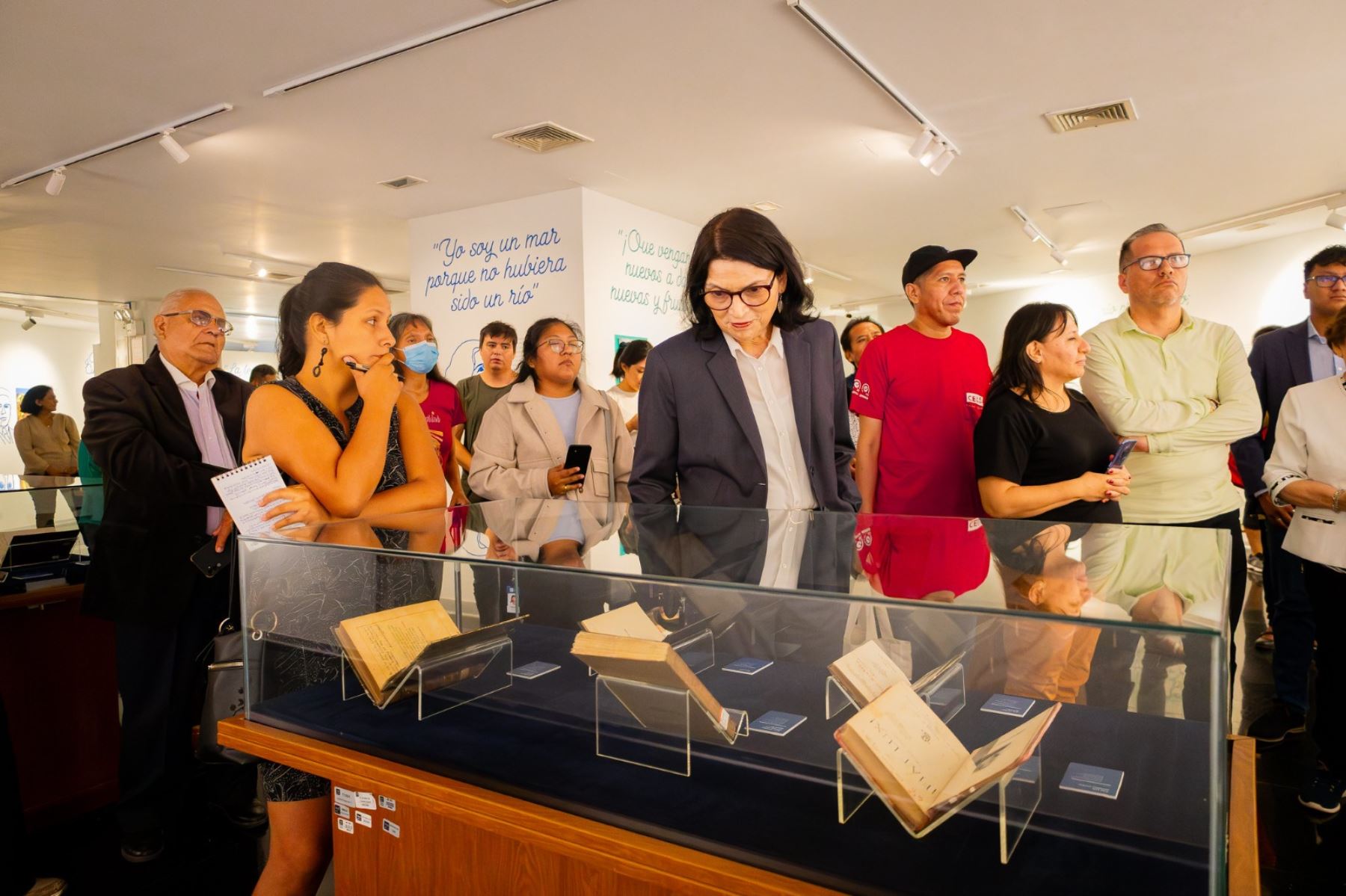 Biblioteca Nacional inauguró exposición “Letras peruanas. Un recorrido por nuestro patrimonio”