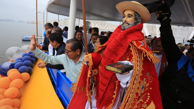 San Pedrito recorre la bahía de Chimbote en tradicional procesión marítima