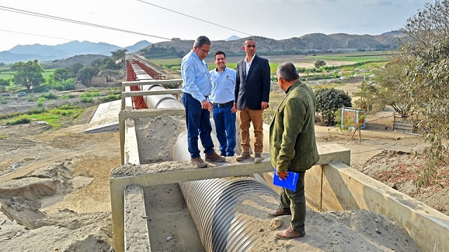 Gobernador regional inspecciona trabajos en canal aéreo de Cascajal