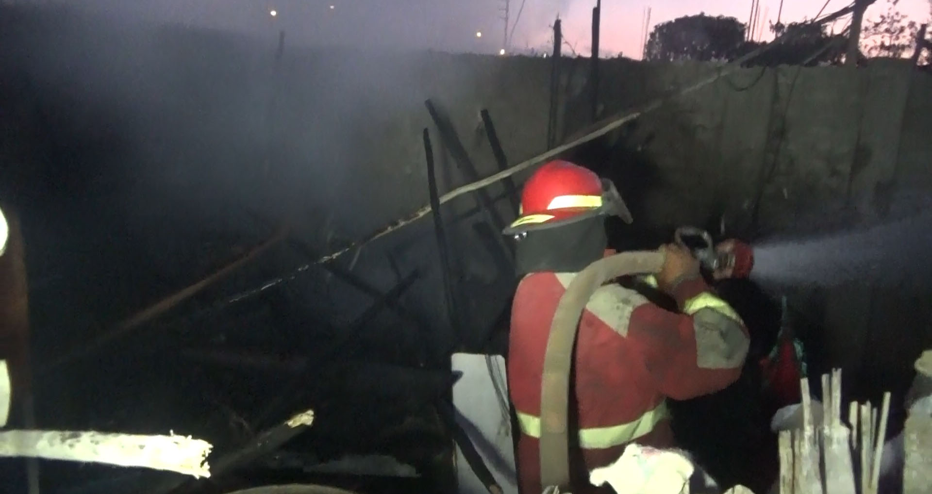 Nuevo Chimbote: niña de 7 años provoca incendio en su vivienda por jugar con fósforos